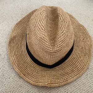 Gap woven packable fedora